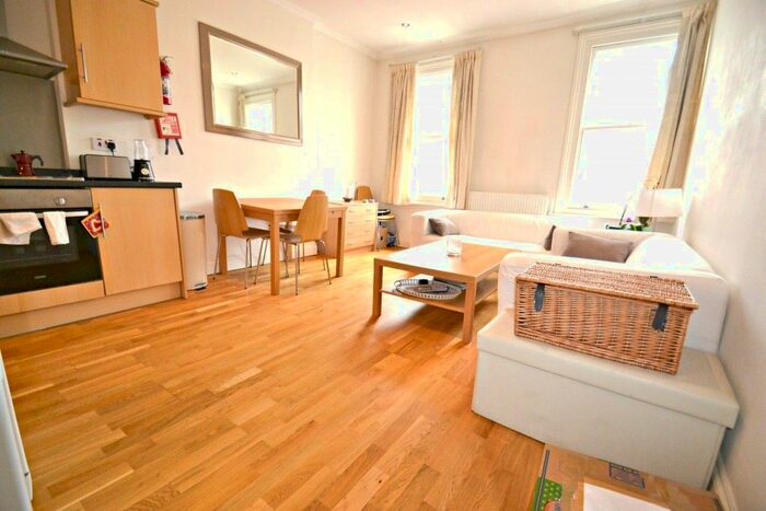 3 Bedroom Flat To Rent In Warwick Road, London, SW5