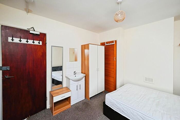 1 Bedroom House To Rent In Park Road, Lenton, NG7