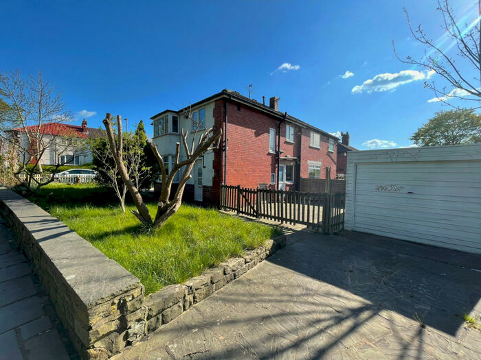 3 Bedroom Semi-Detached House To Rent In Headingley Lane, Leeds, West Yorkshire, LS6