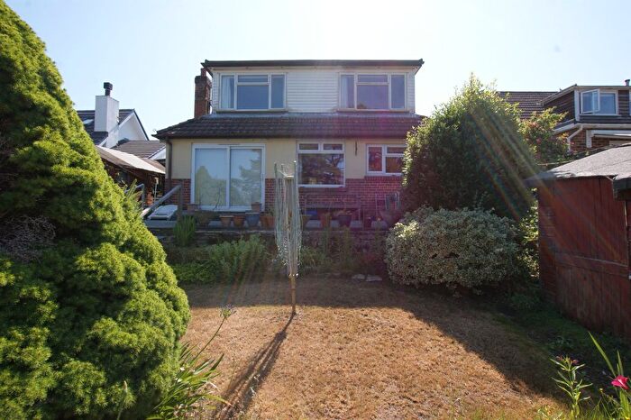 4 Bedroom Bungalow For Sale In Hillcrest Road, Corfe Mullen, BH21