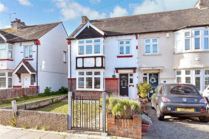 3 Bedroom End Of Terrace House For Sale In The Fairway, Gravesend, Kent, DA11