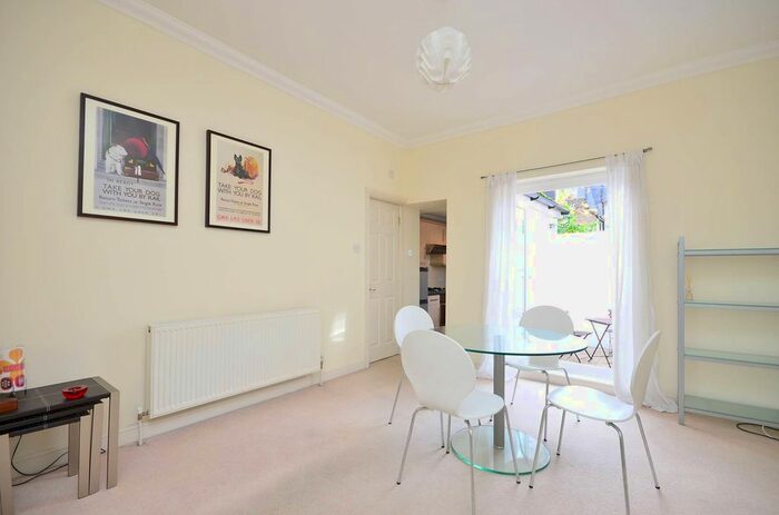 1 Bedroom Flat To Rent In Vale Grove, Acton, London, W3