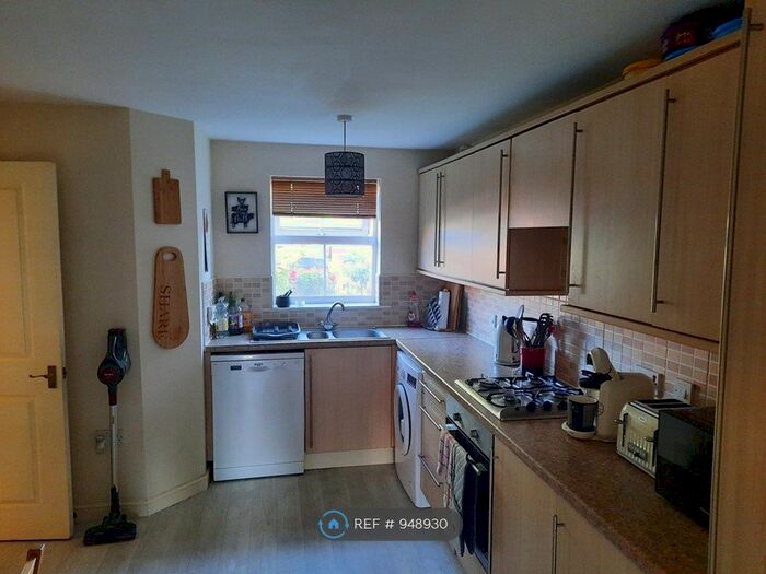 3 Bedroom End Of Terrace House To Rent In Pinewood Close, Scunthorpe, DN16