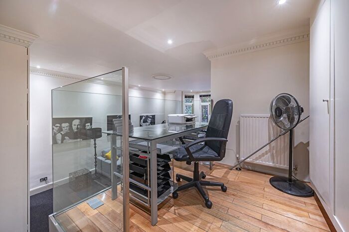 1 Bedroom Flat To Rent In Lower Sloane Street, London, SW1W