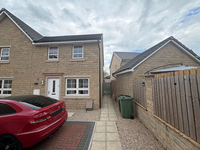 3 Bedroom Semi Detached House For Sale In Reservoir View, East Ardsley, Wakefield, WF3