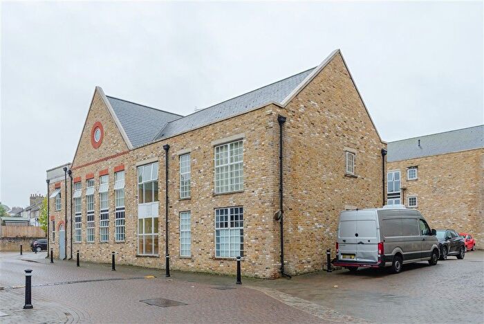 2 Bedroom Flat For Sale In Esparto Way, Dartford, Kent, DA4