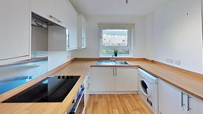 2 Bedroom Flat To Rent In Firrhill Loan, Edinburgh, EH13