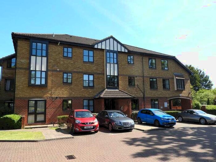 1 Bedroom Flat To Rent In Fircroft, Epsom Road, Leatherhead, KT22