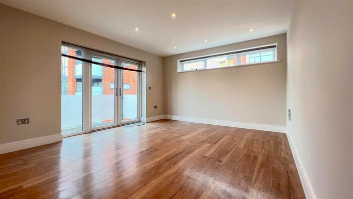 2 Bedroom Flat To Rent In Kingswood Place, Uxbridge Road, Hayes, UB4