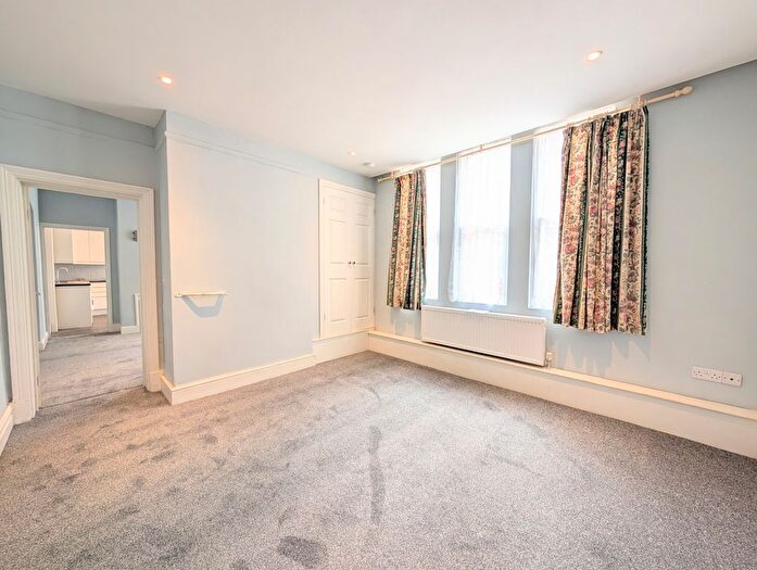 1 Bedroom Flat To Rent In London Road, Kettering, NN16