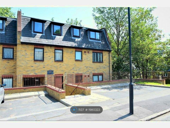 1 Bedroom Flat To Rent In Loveridge House, London, SE19