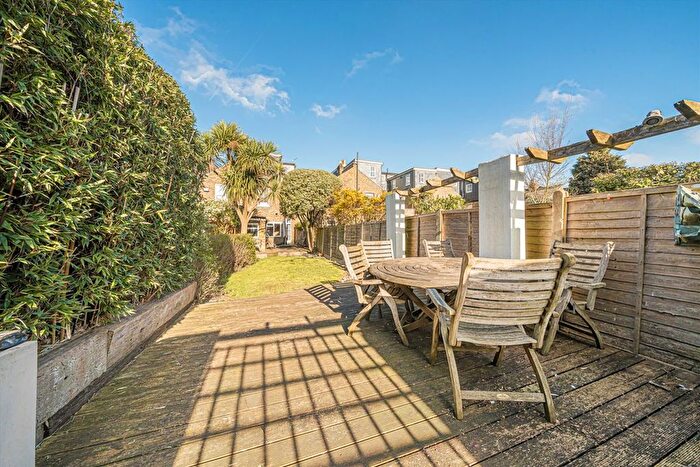 5 Bedroom Property For Sale In Pemberton Road, East Molesey, KT8