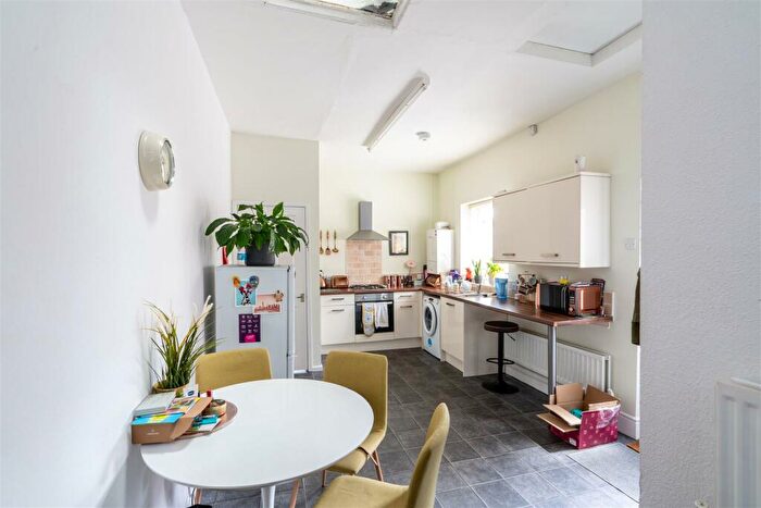 2 Bedroom Flat To Rent In Chillingham Road, Heaton, NE6