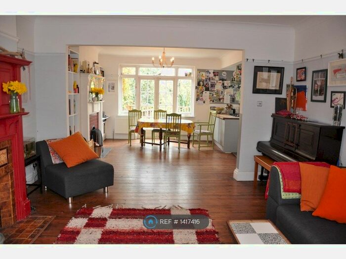 4 Bedroom Semi-Detached House To Rent In Woodcombe Cresent, Forest Hill, SE23