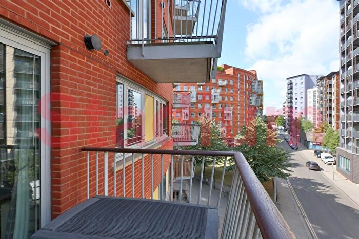1 Bedroom Flat For Sale In Garand Court, London, - Epc Rating C, N7