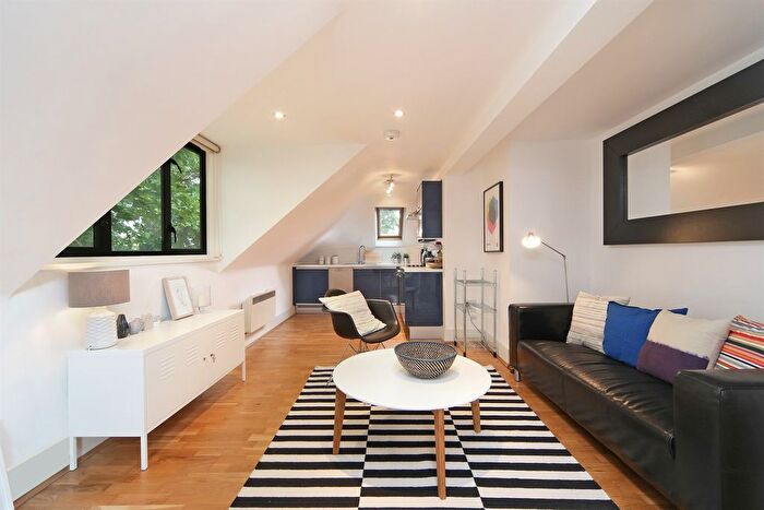 2 Bedroom Flat To Rent In St. Helens Gardens, London, W10