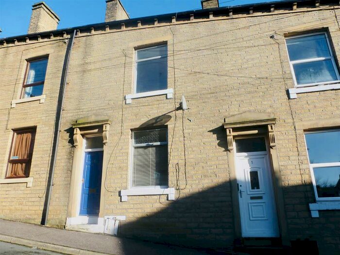 3 Bedroom House To Rent In Lord Street, Sowerby Bridge, HX6