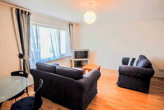 2 Bedroom Flat To Rent In Buckingham Avenue, Perivale, Greenford, UB6