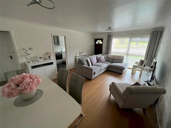 2 Bedroom Property To Rent In Englefield Close, Enfield, EN2