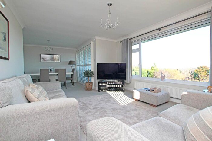 2 Bedroom Detached House For Sale In Angus Close, Eastbourne, BN20