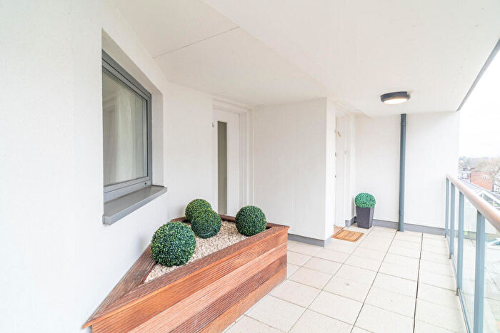 2 Bedroom Apartment To Rent In Flower Lane, London, NW7