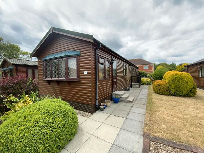 2 Bedroom Park Home For Sale In Lime Close, Torksey, Lincoln, LN1