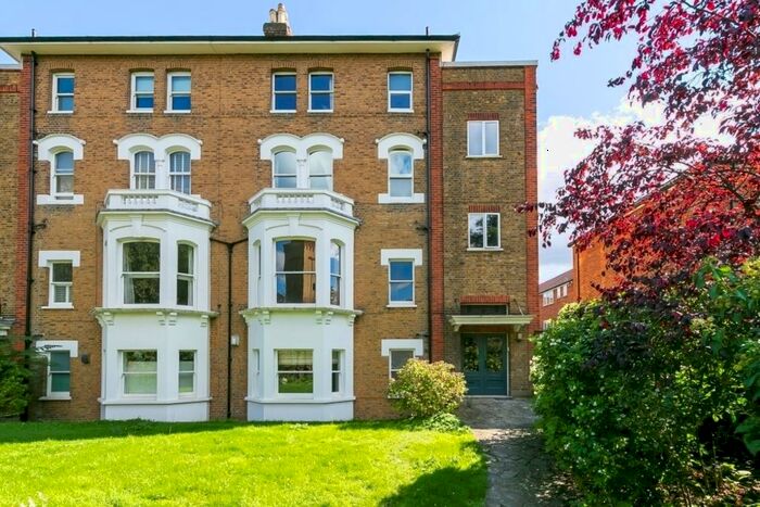 2 Bedroom Flat To Rent In Kew Road, Kew, Richmond, Surrey, TW9