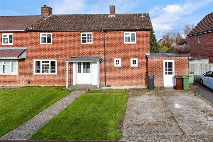 4 Bedroom Semi Detached House For Sale In Queen Elizabeth Square, Maidstone, Kent, ME15