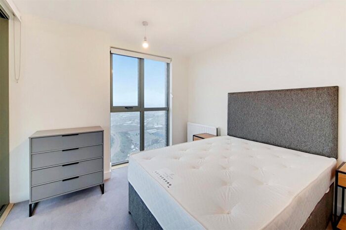 2 Bedroom Apartment To Rent In Green Street, London, NW10