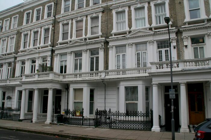 2 Bedroom Flat To Rent In Barons Court Road, London, W14