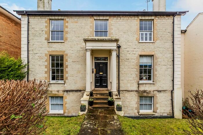 1 Bedroom Flat To Rent In London Road, Reigate, RH2