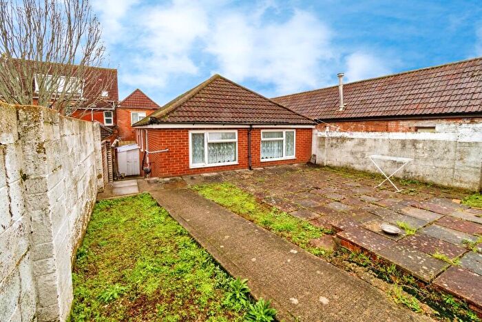 4 Bedroom Detached Bungalow For Sale In High Road, Southampton, SO16