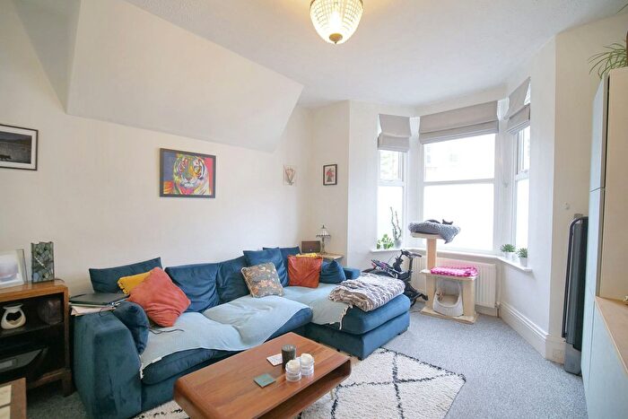 1 Bedroom Flat For Sale In Folkestone Road, London, E17