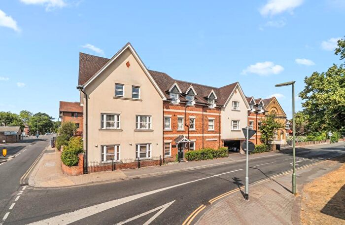 2 Bedroom Apartment To Rent In Addlestone, Surrey, KT15