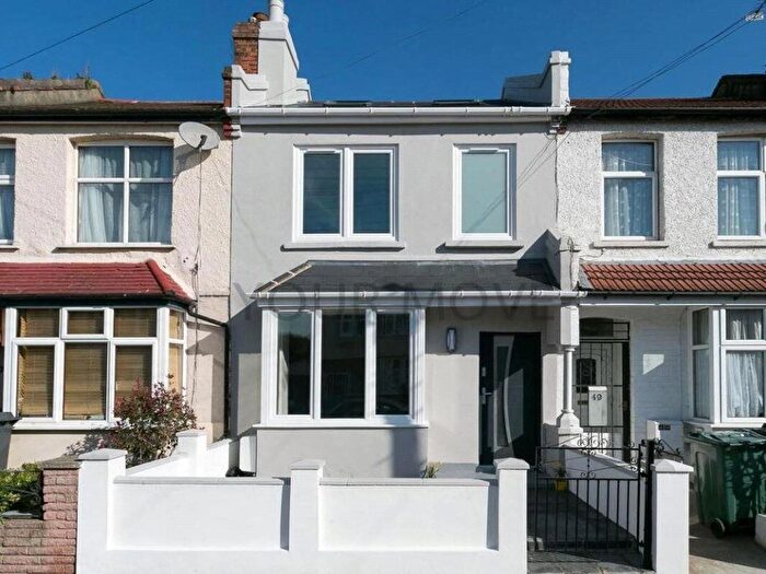 4 Bedroom Detached House To Rent In Kimberley Road, Walthamstow, London, E17