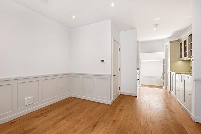 2 Bedroom Maisonette To Rent In Kinnerton Street, Belgravia, SW1X