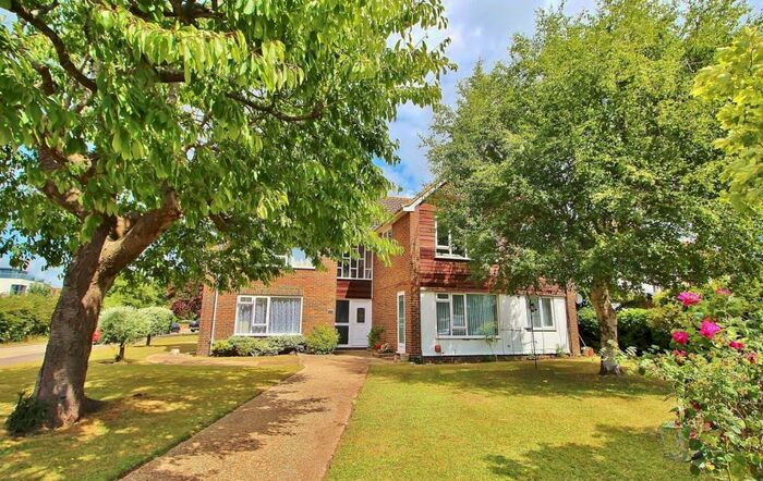 2 Bedroom Apartment To Rent In Cedar House, Cissbury Avenue, Worthing, West Sussex, BN14