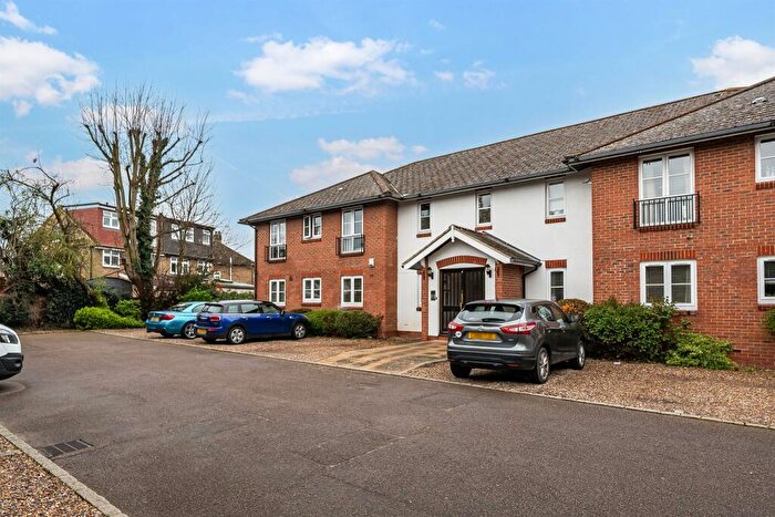 2 Bedroom Flat For Sale In Henry Close, Enfield, EN2