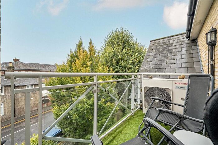 2 Bedroom Apartment For Sale In Queensgate, Maidstone, ME16