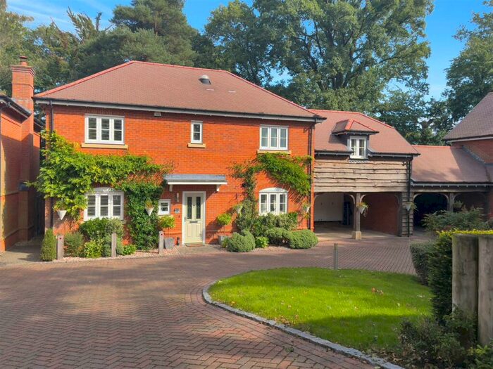 4 Bedroom Detached House For Sale In Gardeners Copse, Sonning Common, RG4