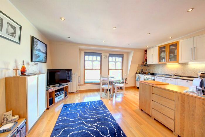 1 Bedroom Flat To Rent In High Street, Teddington, TW11