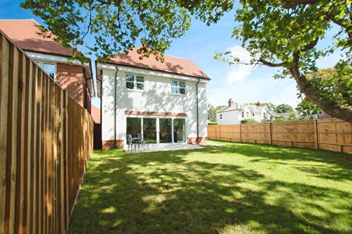 3 Bedroom Detached House For Sale In Christchurch Road, Ferndown, BH22