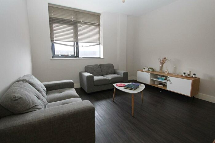 2 Bedroom Flat To Rent In Dawsons Square, Pudsey, LS28