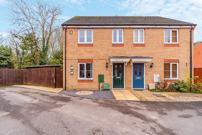 3 Bedroom Semi Detached House For Sale In Viscount Close, Pinchbeck, PE11