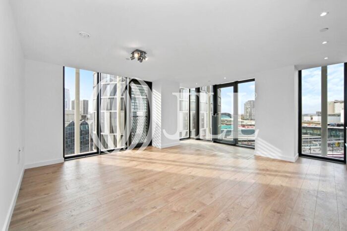 2 Bedroom Apartment To Rent In Stratosphere Tower, Stratford, E15