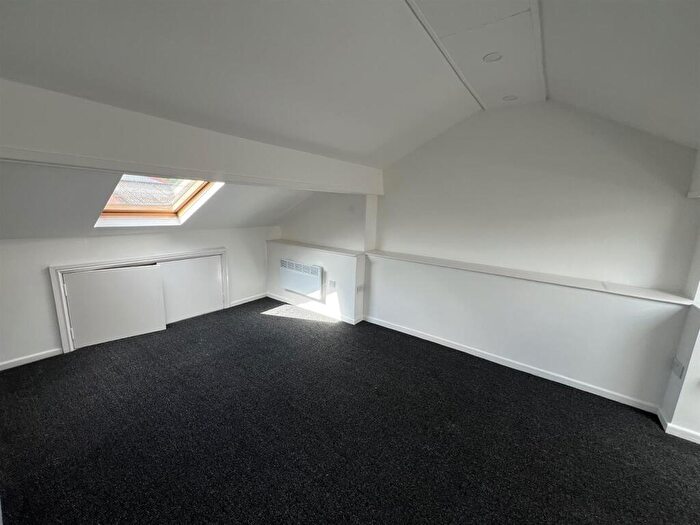 3 Bedroom Apartment To Rent In Meadow Street, Hyde, Tameside, SK14