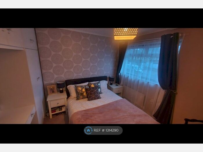 3 Bedroom End Of Terrace House To Rent In Slough, Slough, SL2