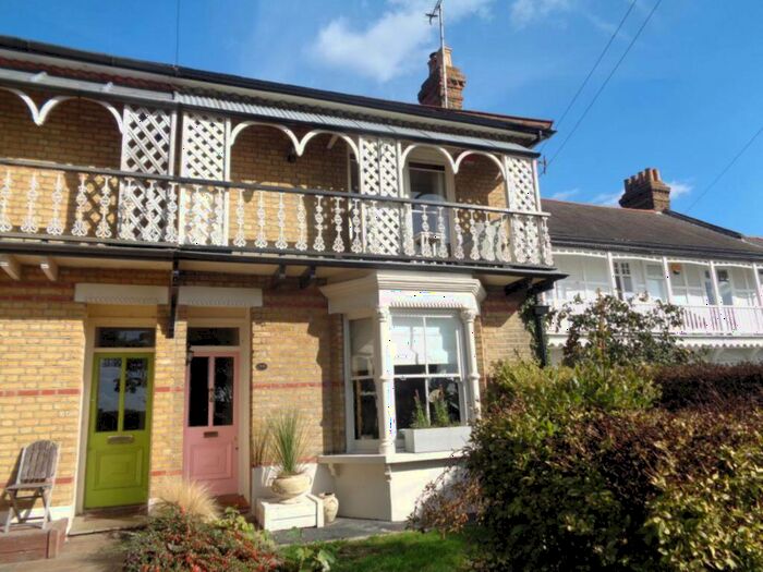 3 Bedroom Semi-Detached House To Rent In Leigh Hill, Leigh On Sea, SS9