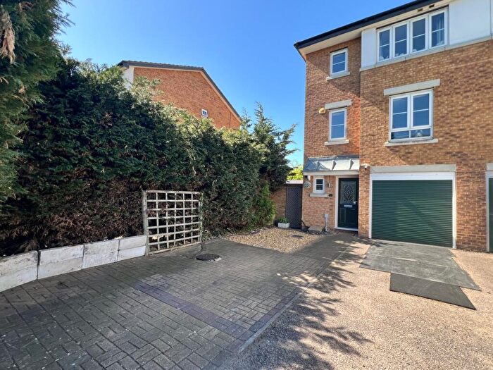 3 Bedroom Semi-Detached House For Sale In Acorn Way, Bedford, MK42