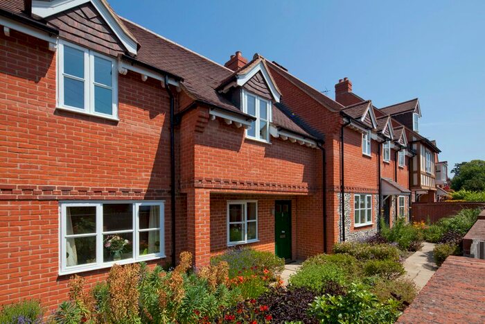 2 Bedroom Flat To Rent In 3 Belleme Mews, Goring On Thames RG8